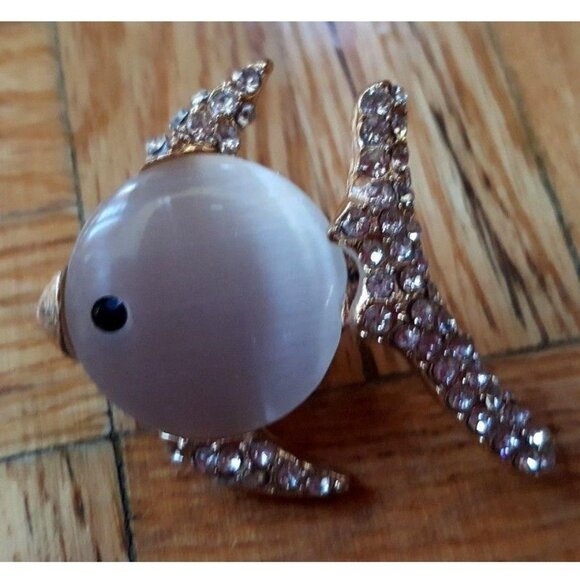 Small bling beaded rhinestone costume jewelry fish pin broach - Picture 7 of 7
